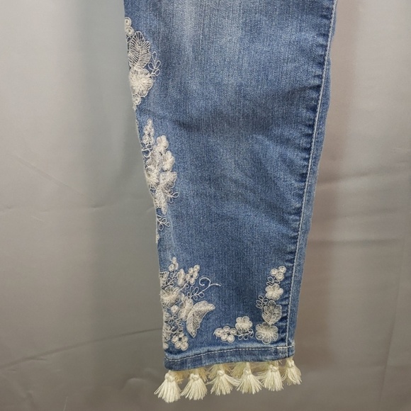 Flutter and Kick Maternity Skinny Ankle Jean's - Picture 3 of 8